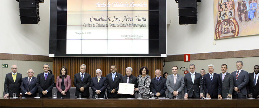 Mesa de honra da solenidade (Foto: Thiago Rios Gomes)